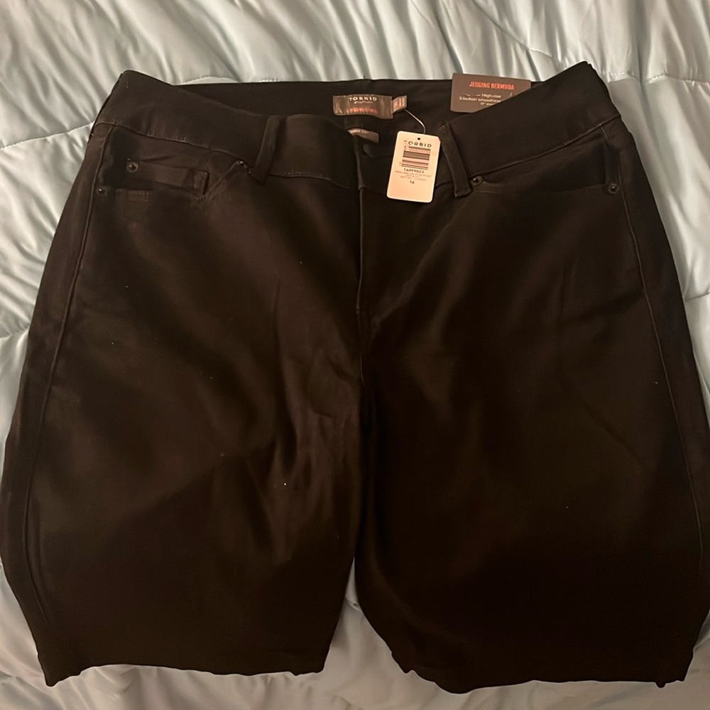 NWT Jegging  Bermuda shorts Size 16 Torrid